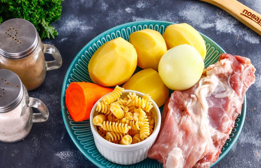 1. Этап. Суп Наваристый: Подготовьте указанные ингредиенты. Для сытности блюда можно использовать крупу или макароны.