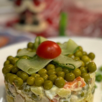 Рождественский салат Оливье