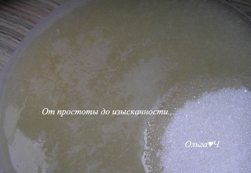 1. Этап. Имбирно-лимонное печенье «Ёлочки»: Перелейте в емкость для смешивания. Всыпьте сахар и лимонную кислоту, перемешайте до полного растворения.