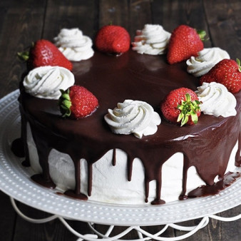 Шоколадный торт с заварным кремом