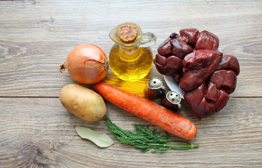 1. Этап. Говяжьи почки с картошкой: Подготовьте все необходимые ингредиенты для приготовления говяжьих почек с картошкой.