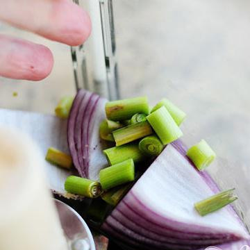 1. Этап. Утка карри по-тайски: И добавьте к луку.