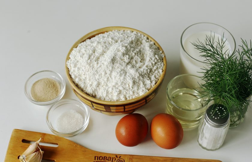 1. Этап. Чесночные пампушки на кефире: Подготовьте все ингредиенты.