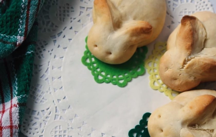 1. Этап. Пасхальные булочки Кролики: 5. Выпекайте в разогретой до 180 градусов духовке 20-30 минут. Приятного аппетита!