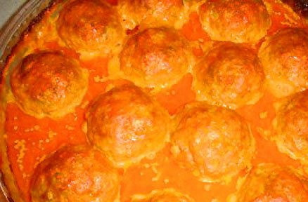 1. Этап. Тефтели из красной рыбы: Залить тефтели соусом и поставить в духовку. Запекать 40 минут при температуре 180 градусов.