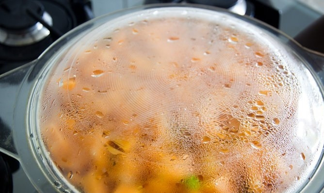 1. Этап. Тушеная в сковороде тыква: 3. Накройте крышкой и томите тыкву до мягкости 5-10 минут (время зависит от сорта тыквы).