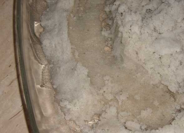 1. Этап. Балык свиной: 2. Когда достанете мясо, увидите, как соль впитала лишнюю жидкость.