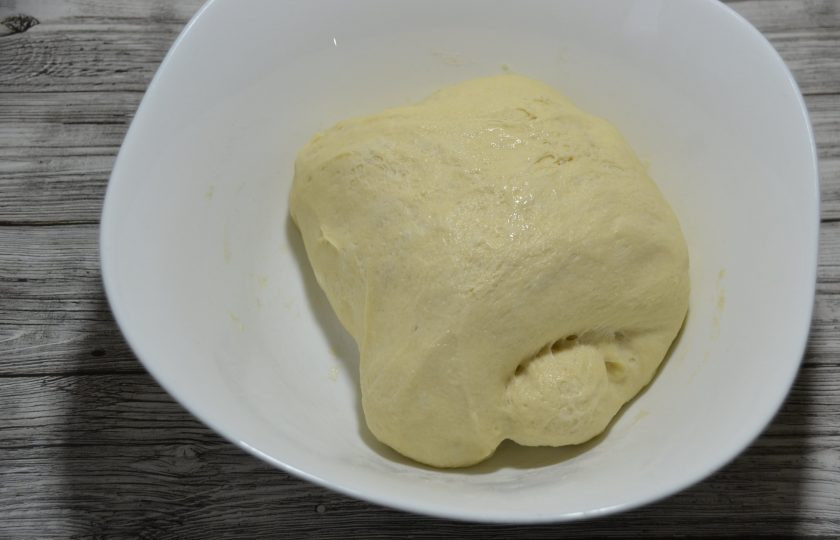 1. Этап. Пицца Миланская: Тесто должно хорошо увеличиться в размере.