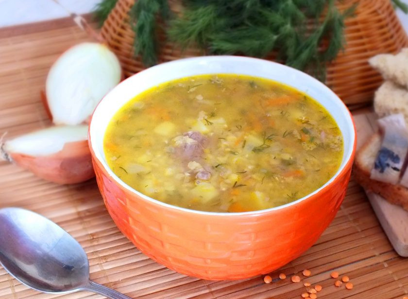 1. Этап. Чечевичный суп с говядиной: Подавайте суп горячим с рыбными закусками. Приятного аппетита!