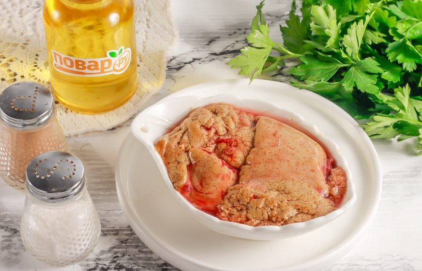 1. Этап. Солёная икра карпа: Подготовьте указанные ингредиенты. Икру карпа аккуратно очистите от пленок.