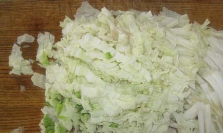 1. Этап. Лагман с капустой: Капусту порезать.