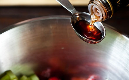 1. Этап. Клубничный гаспачо: Добавляем уксус.