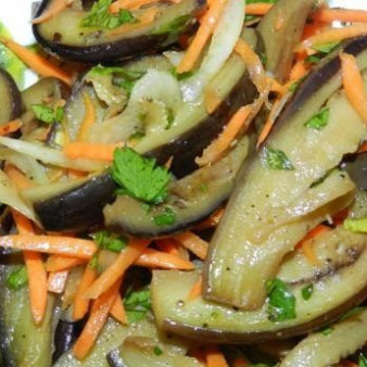Жареные баклажаны с морковью и чесноком