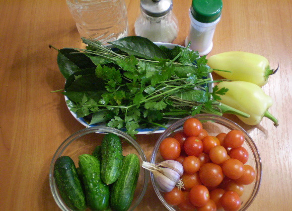 1. Этап. Закатка овощей на зиму: Подготовьте сразу все овощи. Вымойте. Перец и чеснок нужно очистить. Банки и крышки должны быть стерильными.