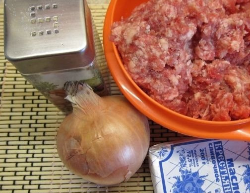 1. Этап. Начинка для пирожков с мясом: Подготовьте ингредиенты.