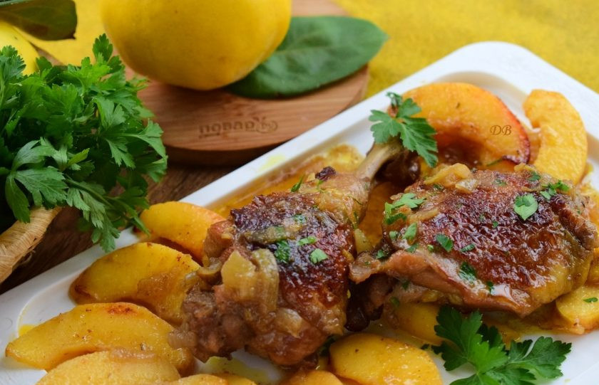 1. Этап. Жаркое из курицы с айвой: Подавайте жаркое из курицы с айвой с любимым гарниром и рубленной зеленью. Приятного аппетита!