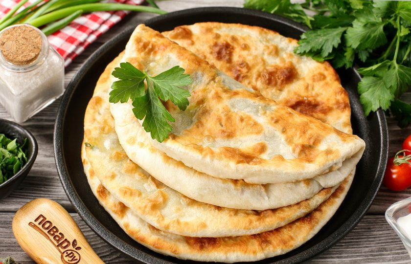 1. Этап. Заварные лепёшки с сыром и зеленью: Заварные лепёшки с сыром и зеленью готовы. Очень вкусно в горячем виде, но и в остывшем они будут хороши. Приятного аппетита!