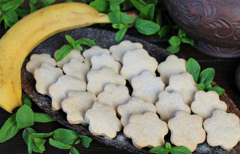 1. Этап. Песочное печенье с бананом: Песочное печенье с бананом готово. Можно посыпать сахарной пудрой и подавать к чаю. Угощайтесь!