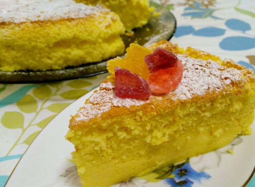 1. Этап. Японский хлопковый чизкейк: Подавать японский хлопковый чизкейк можно ещё в тёплом виде или после предварительного нахождения в холодильнике в течение нескольких часов. По желанию посыпьте готовый десерт сахарной пудрой и украсьте свежими ягодами, мармеладом или цукатами.