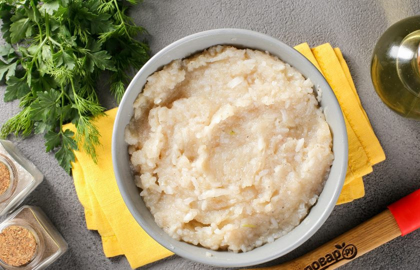 1. Этап. Тефтели из судака: Хорошо всё перемешайте. Если фарш жидковат, можно добавить 1-2 ст.л. муки или сухарей.