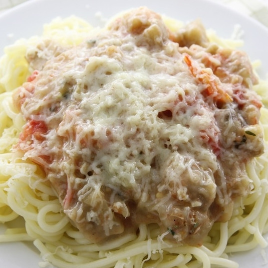 1. Этап. Паста с баклажанами: Когда баклажаны деформируются и превратятся в нечто вроде жидкого пюре, можно снимать с огня и подавать с пастой, посыпав тертым сыром. Паста с баклажанами готова. Приятного аппетита!