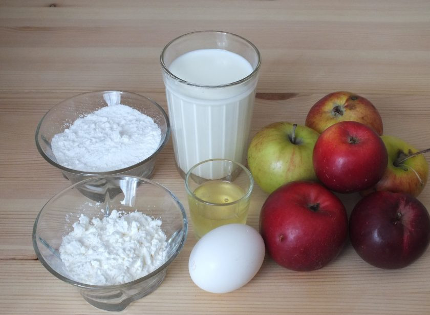 1. Этап. Пудинг из яблок: Подготовьте необходимые ингредиенты.