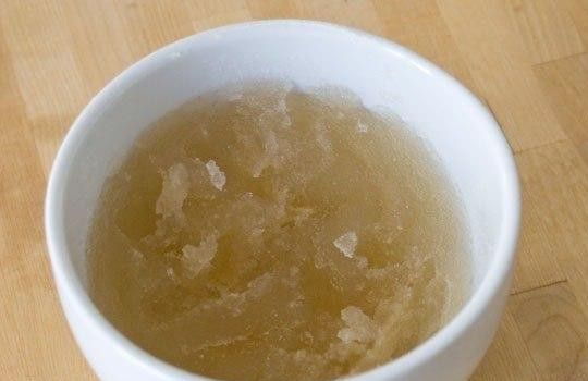 1. Этап. Пастила: Желатин залить холодной водой и оставить на 5 минут.