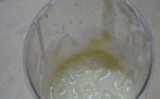 1. Этап. Овощная Паннакотта с сыром: 2. В чашу блендера отправьте остывшую капусту. Влейте молоко и взбейте все до однородности. Очень важно, чтобы не было комочков!