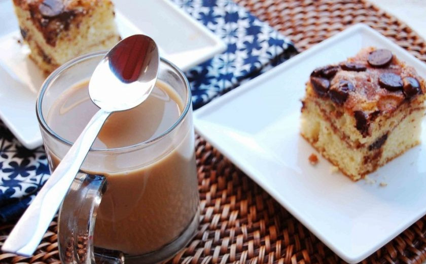 1. Этап. Кекс с шоколадом на сметане: 5. Запекайте кекс в течение 45 минут при 180 градусах в духовке. Приятного чаепития!