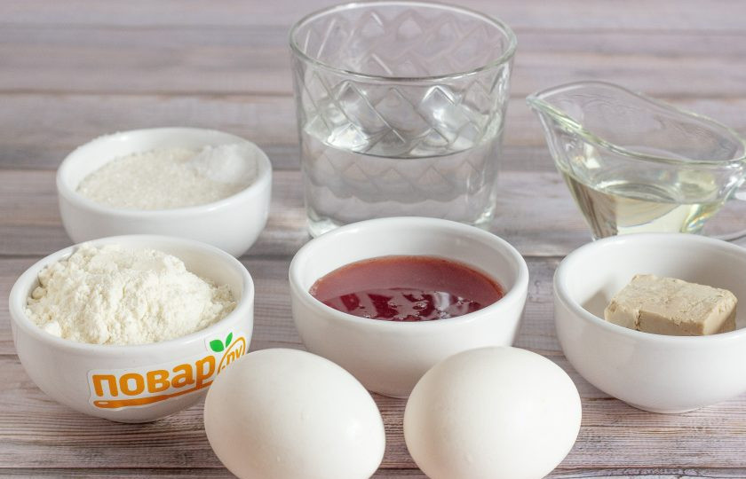 1. Этап. Пончики Суфганиет: Подготовьте все необходимые ингредиенты.