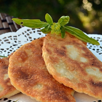 Чебуреки домашние с мясом
