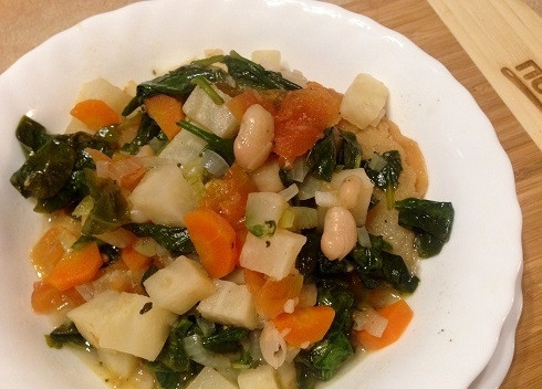 1. Этап. Суп с фасолью и шпинатом: 12. И поверх хлеба наливаем суп. Приятного аппетита:)