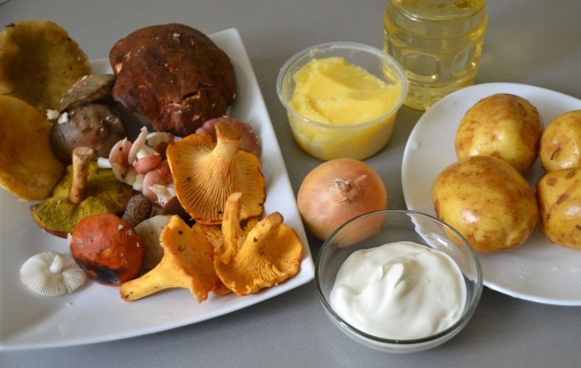 1. Этап. Картошка с лесными грибами: Подготовьте все ингредиенты.