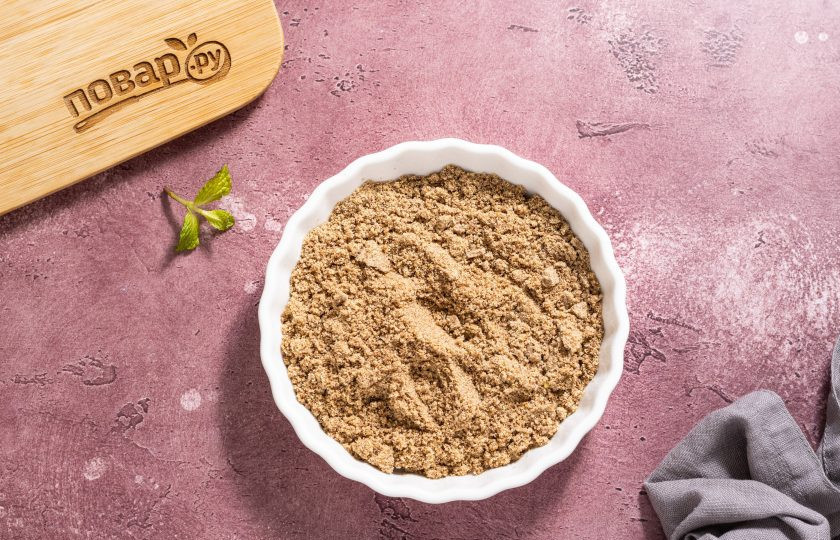 1. Этап. Льняная каша с протеином: Лен измельчите в кофемолке до консистенции муки.