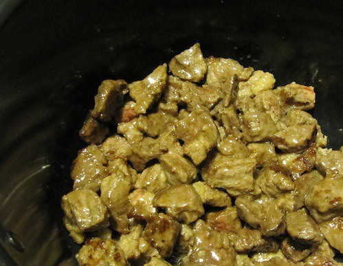 1. Этап. Фасоль с мясом в мультиварке: Обжариваем мясо в мультиварке, с добавлением растительного масла. Режим 