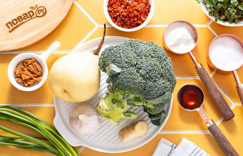 1. Этап. Кимчи из брокколи: Подготовьте все ингредиенты.