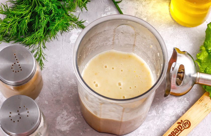 1. Этап. Горчичный суп: Перелейте содержимое кастрюли в глубокий стакан или емкость, отпюрируйте погружным блендером.