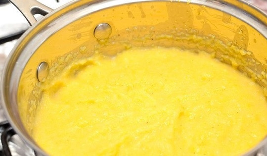 1. Этап. Каша кукурузная: 7. Вот и все, яркая и аппетитная каша кукурузная в домашних условиях готова. Приятного аппетита!