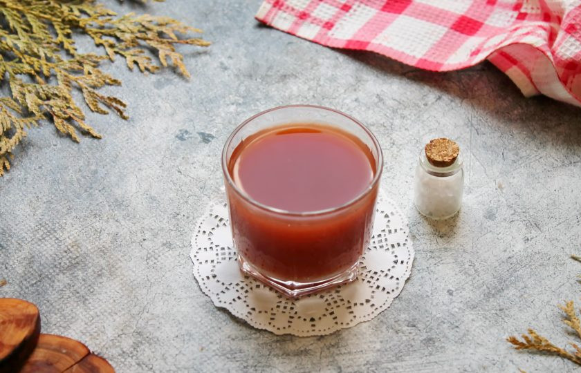 1. Этап. Томатно-огуречный сок: Сок можно пить сразу, добавив соль по вкусу.