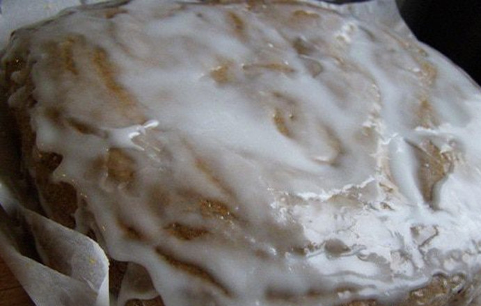 1. Этап. Коврижка 80-х годов: Готовую коврижку по желанию смажьте помадной глазурью.