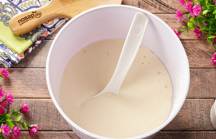 1. Этап. Блины на простокваше: Перемешайте всё в последний раз. Тесто готово.