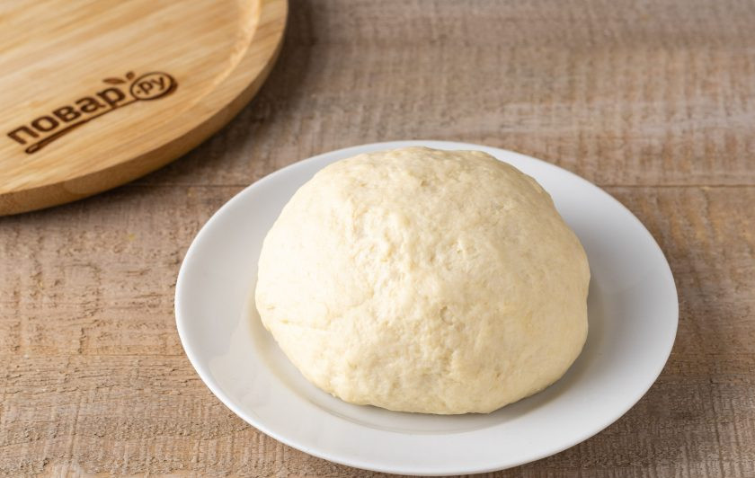 1. Этап. Вегетарианский пирог с нори: Скатайте его в шар, заверните в пленку и уберите в холодильник, пока будете готовить начинку.