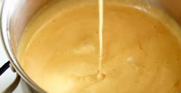 1. Этап. Шоколадный медовик Спартак: 2. Варите на медленном огне до увеличения массы в объеме (около 10 минут). Помешивайте.