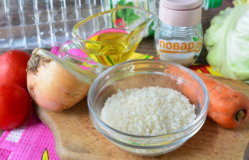 1. Этап. Салат из капусты и риса на зиму: Подготовьте все ингредиенты.