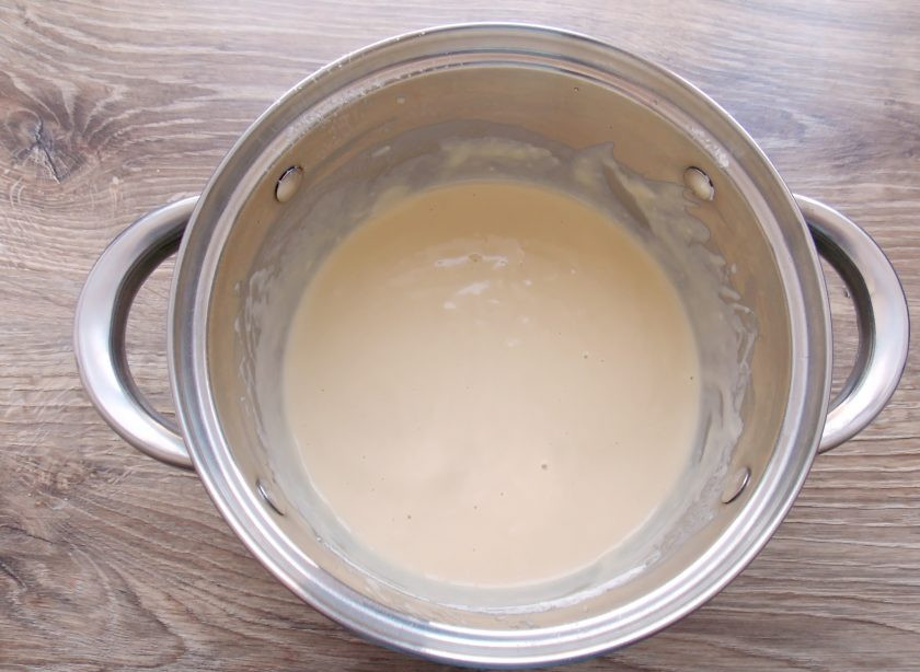 1. Этап. Хворост Ажурный: Перемешайте все до однородного теста. Оно должно быть по консистенции как жидкая сметана. Если необходимо влейте еще немного воды.