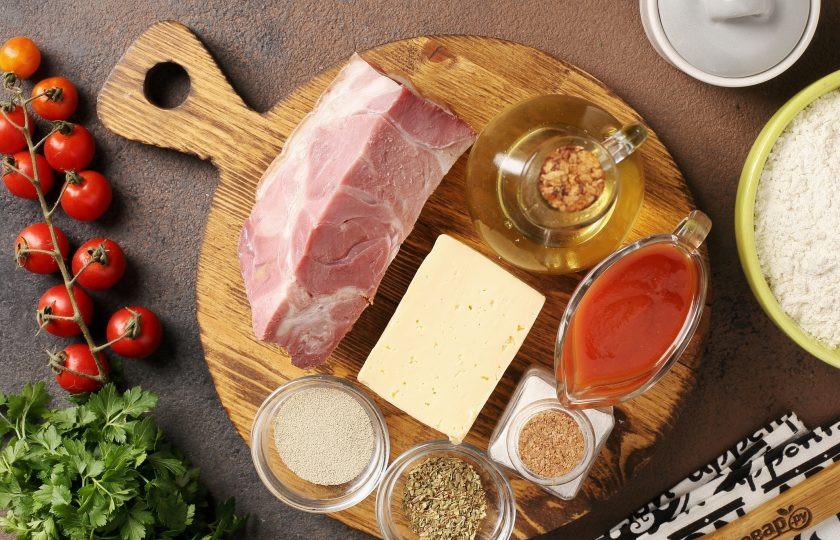 1. Этап. Пицца из дрожжевого теста холодного приготовления: Подготовьте все ингредиенты. Самое главное здесь конечно же тесто, а вот начинку можете сделать любую по вкусу.