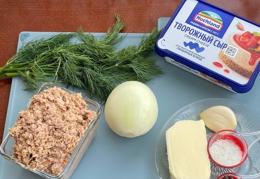 1. Этап. Закуска Оригинальная: Теперь приготовим сам паштет. Для этого подготовьте все необходимые ингредиенты. Так как у меня тунец уже был измельчен, поэтому я с него слила лишнюю жидкость.