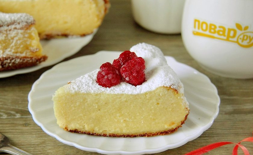 1. Этап. Запеканка из творога с манкой в мультиварке: Запеканка из творога с манкой готова. По желанию украшаем ее сахарной пудрой, свежими ягодами или фруктами и подаем к столу. Приятного аппетита!