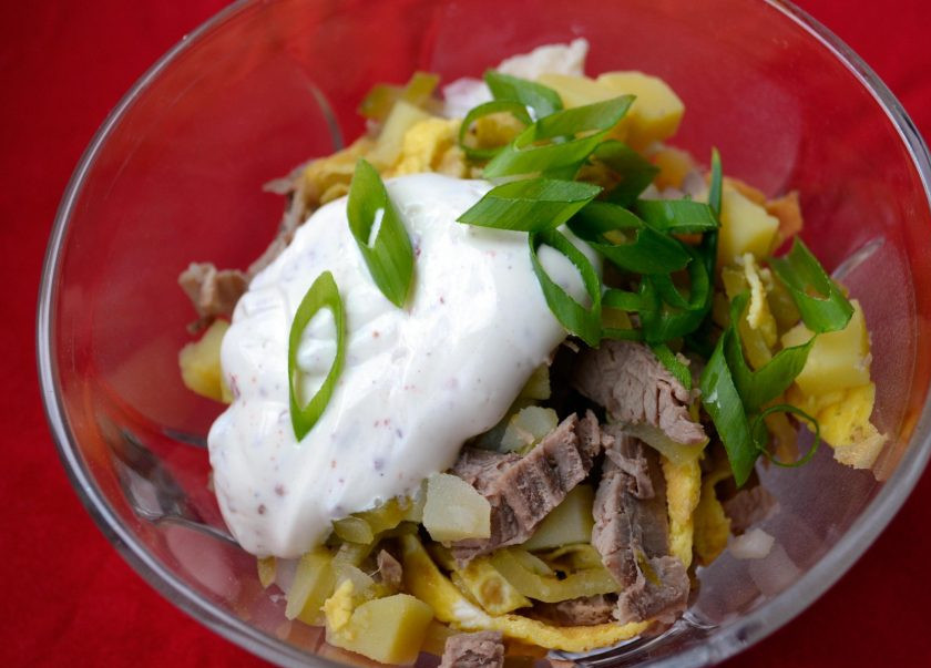 1. Этап. Салат с мясом говядины: 8. Добавляем заливку, все перемешиваем и подаем салат. Очень советую попробовать салат с мясом говядины именно по этому рецепту.