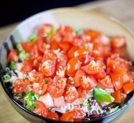 1. Stage. Crab sticks salad: Then diced tomatoes.